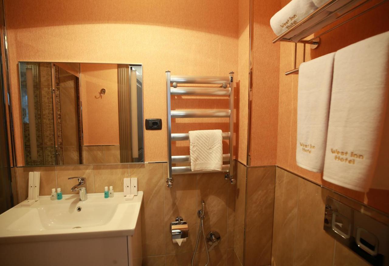 West Inn Hotel & Restaurant Nz Baky Esterno foto